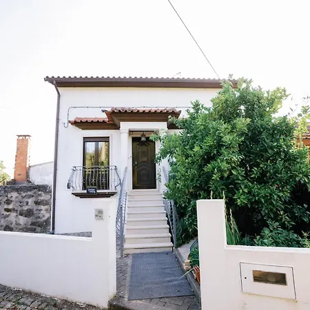 R3 - Guesthouse Travessa Da Arieira * Aguda (Leiria)