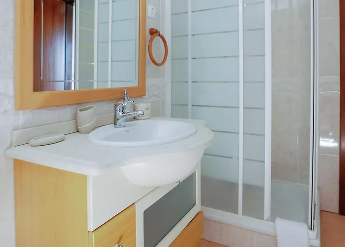 ゲストハウス Travessa Da Arieira 4*